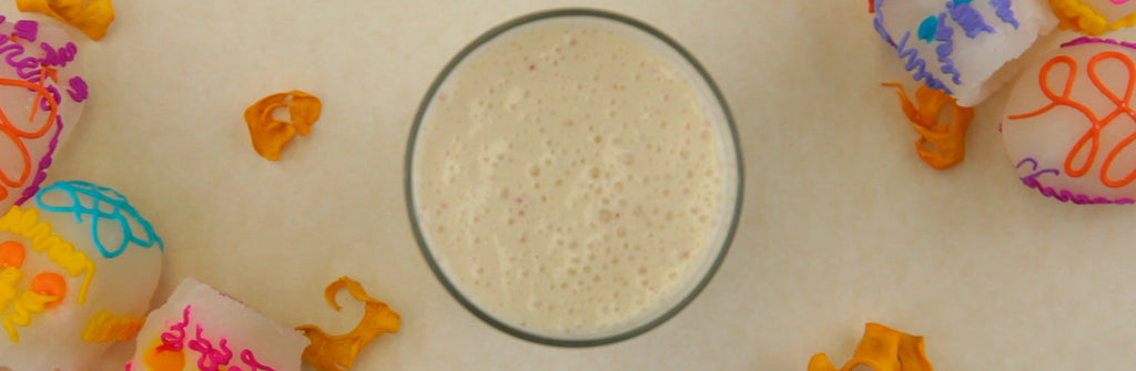 Smoothie de manzana y plátano con claras de huevo deshidratadas
